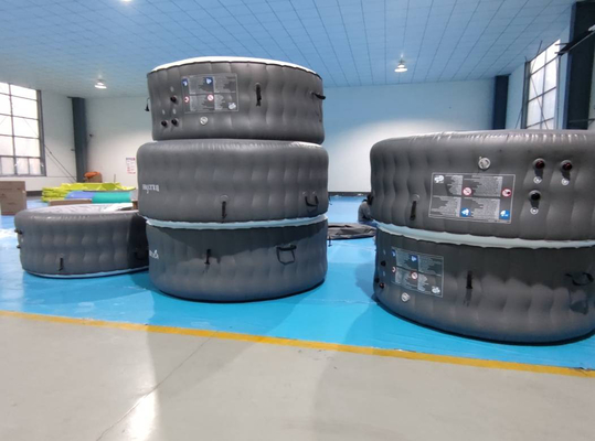 อ่างน้ำร้อนเป่าลมแบบกำหนดเองพร้อมฉนวนหุ้มอ่างอาบน้ำน้ำพุร้อน Inflatable